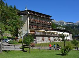 Hotel Val Di Fassa, hotel u gradu 'Soraga'