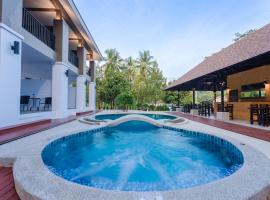 The Retreat Khaolak Resort - SHA Extra Plus, hotel in Khao Lak