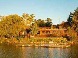 Ruttger's Bay Lake Resort，Deerwood的有停車位的飯店