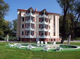 Pod Lipami Hotel, Hotel in Shypyntsi