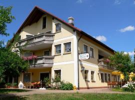 Landgasthof Zum Schloss, cheap hotel in Birgland