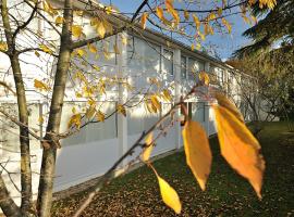Hôtel du Parc Nantes Ouest Orvault, hotel v destinaci Orvault