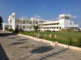 Dowlat Villas Palace-The Heritage, hotel con estacionamiento en Himatnagar