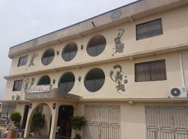 Ampiabah Hotel, hotel en Aburankwanta