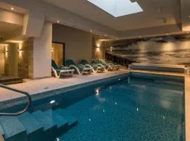 Villa Bravo & SPA、ミエンジズドロイェのコテージ