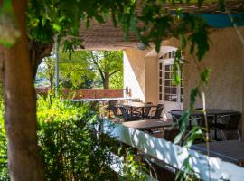 Auberge Lou Caleou, hotel v destinaci Vénéjan