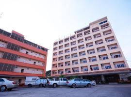 P.A. Place Hotel, ξενοδοχείο με πάρκινγκ σε Nakhon Sawan