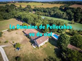 Gîtes de Pellecahus, hotell med parkering i La Romieu