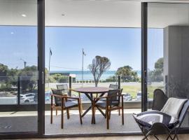 Blairgowrie Apartment 1 - on the beach, Hotel in Blairgowrie