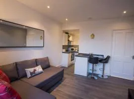 Stylish City Apartment - Near Haymarket, Walk to Castle and Princes Street
