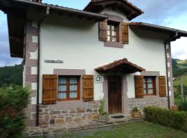 Casa Exkanda Etxea, מלון למשפחות בSumbilla