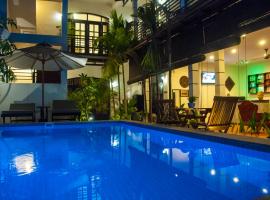 Private Boutique Home with Pool, The Fin Inn, casa de hóspedes em Siem Reap