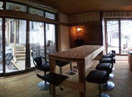 ILA Hakushu Guesthouse, hotell i nærheten av Tennen Onsen Tsuta no Yu i Hokuto