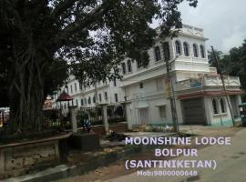 Moonshine Lodge, hótel í Bolpur