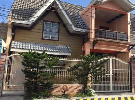 Lemon Transient House โรงแรมในอังเฮเลส