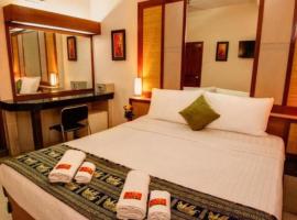 Bar Oz Riverside Guesthouse: Phnom Penh şehrinde bir otel