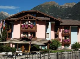 Hotel Quadrifoglio – hotel w mieście Pinzolo