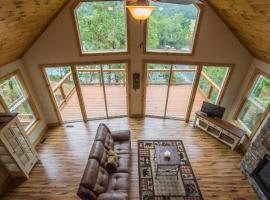 Tree Top cabin on the Shenandoah River, Hotel in Oak Hill