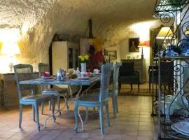 La cave de l'éperon troglodyte