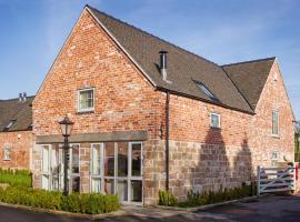 1 Collared Dove Barn, pet-friendly hotel in Stoke on Trent