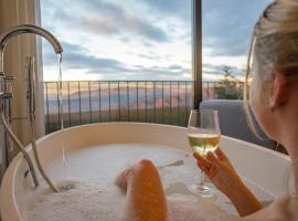 Hotel El Balcon de las nieves โรงแรมในลาซูเบีย