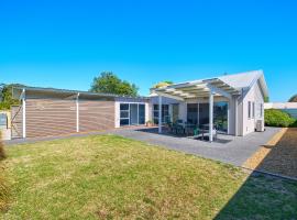 Parker Eco House, holiday home in Albany
