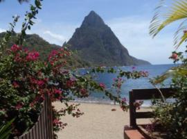 Peite Piton Beach B and B, hotel v destinaci Soufriere