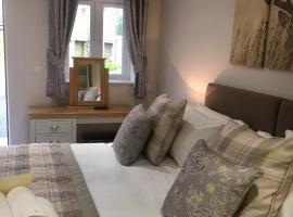 De Courceys Manor Suites & Cottages, Hotel in Cardiff