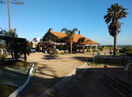 El Descubrimiento Resort Club、グアズビラのプール付きホテル