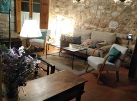 Hotel Rural El Adarve, hotel u gradu Ayllon