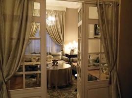 New West Room, Cama e café (B&B) em La Madeleine