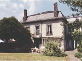 La Source du Mont, hotel in Saint-Martin-Valmeroux