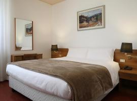 Hotel Dante, недорогой отель в городе Понте-нелле-Альпи