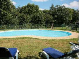 Résidence les Pinserons, hotel v destinácii Montaigu-Vendée