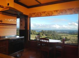 A Cottage with a View at Tudor Ridge, bed & breakfast i Kallista