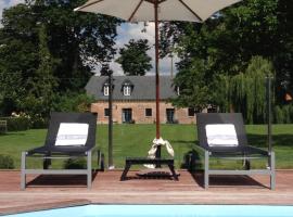 Clos Masure, hotel with parking in Belmesnil