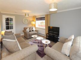 Spacious 3 bedroom house, hotel en Stirling