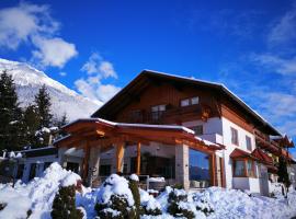 Hotel Kärntnerhof & Suiten 3-Stern Superior、プレッセッガー・ゼーのホットタブ付きホテル