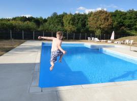 ASpace Holidays, hotel em Parthenay