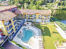 Yachting Residence, serviced apartment in Lavena Ponte Tresa