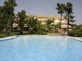 Magnífico adosado de esquina con vistas al golf playas Islantilla, hotell i Islantilla