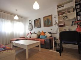 Bonito apart. con PARKING Y PISCINA, hotel barat a Mairena del Aljarafe