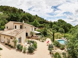 Mas De La Baume, hotel with pools in Lafare