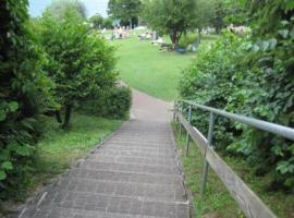 Seewohnung am Ossiacher See direkt an der Gerlitzen, hótel í Villach