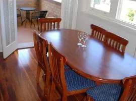 Accommodation Sydney Rockdale - 2 Bedroom Pet Friendly Budget Apartments near Rockdale Station and Brighton Le Sands Beach