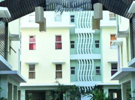 B&F Kensington Square, hotel with pools in Siolim
