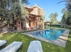 Lankah - Authentic villa with private heated pool close to city center – hotel dla rodzin w mieście Douar Caïd Layadi