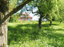 Kleine Villa im wilden Garten, semesterhus i Gummersbach