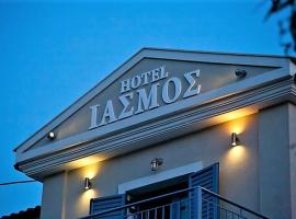 Boutique Hotel Iasmos, hotel na may parking sa Trizonía