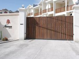 Luxury 2BR Home facing Beach w/Pool Montego Bay #4, ξενοδοχείο στο Μοντέγκο Μπέυ